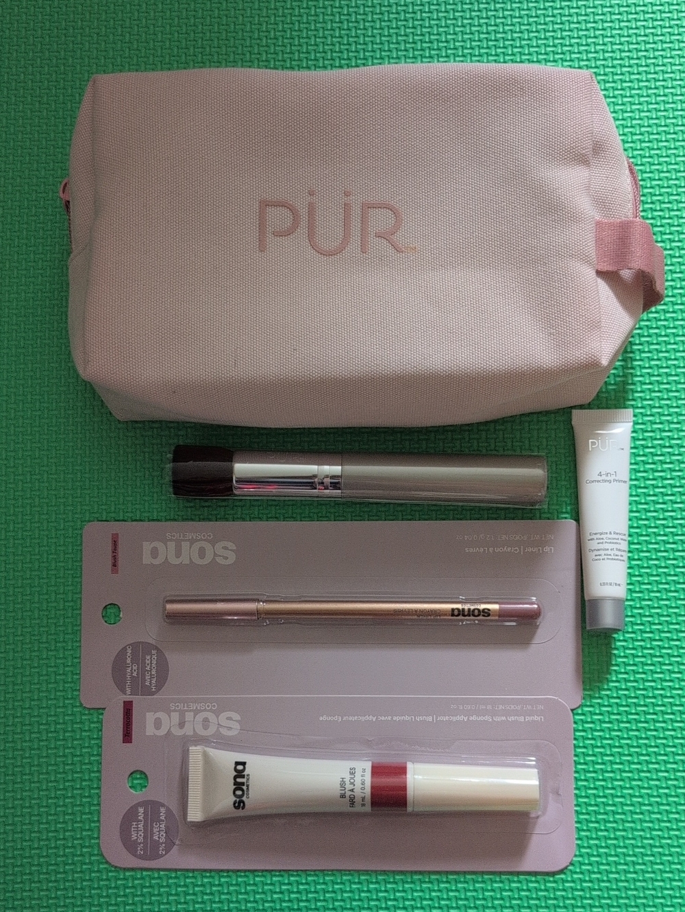 NWT Sona Makeup with PÜR Bag with Travel-Size Primer and Brush Set